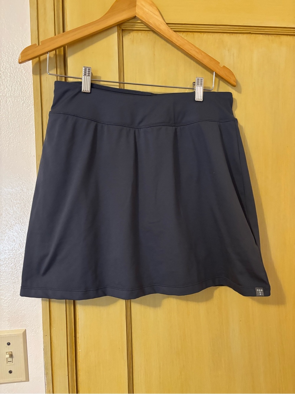 Title Nine Buttah Skort Size Medium Gray